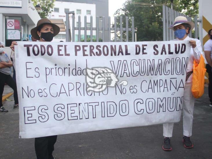 Desde primera línea contra COVID-19 en Veracruz, médicos exigen ser vacunados
