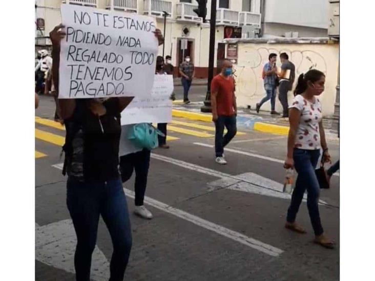 Antorchistas se manifiestan en Veracruz; exigen agua en sus colonias