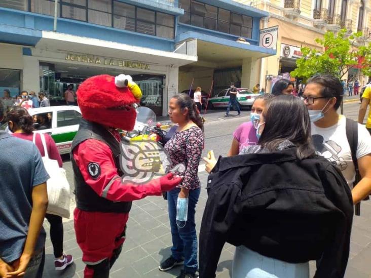 Bomberos, Cruz Roja y maestros celebran el Día del Niño en Xalapa