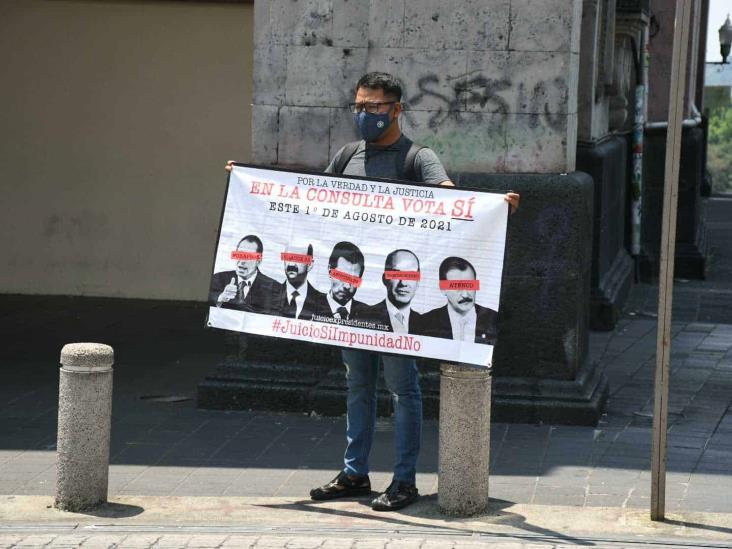 Sobrevivientes de Ayotzinapa piden participar para enjuiciar expresidentes