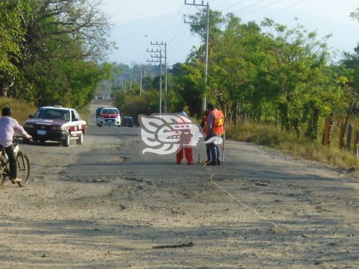Contemplan pavimentar la carretera Mecayapan-Tatahuicapan