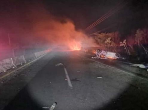 Auto vuelca y se incendia en carretera Xalapa-Veracruz
