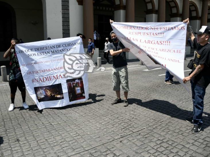 A un año, protestan por muerte de Carlos en separos de San José, en Xalapa