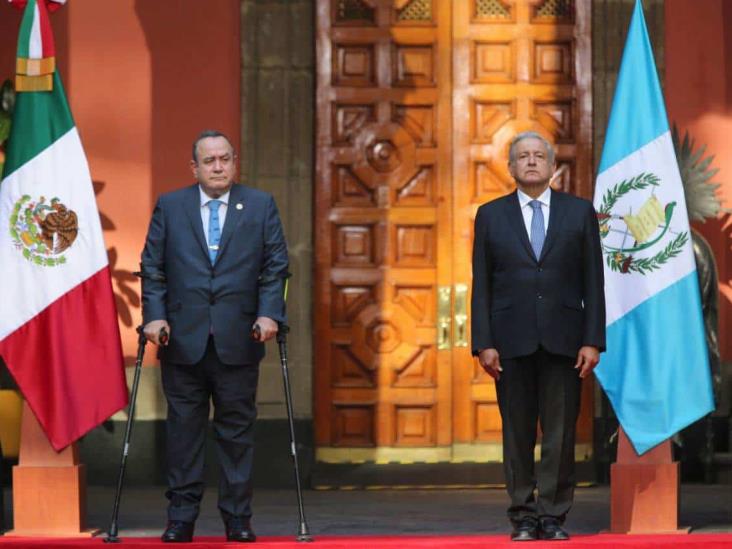 Recibe AMLO en Palacio Nacional al Presidente de Guatemala