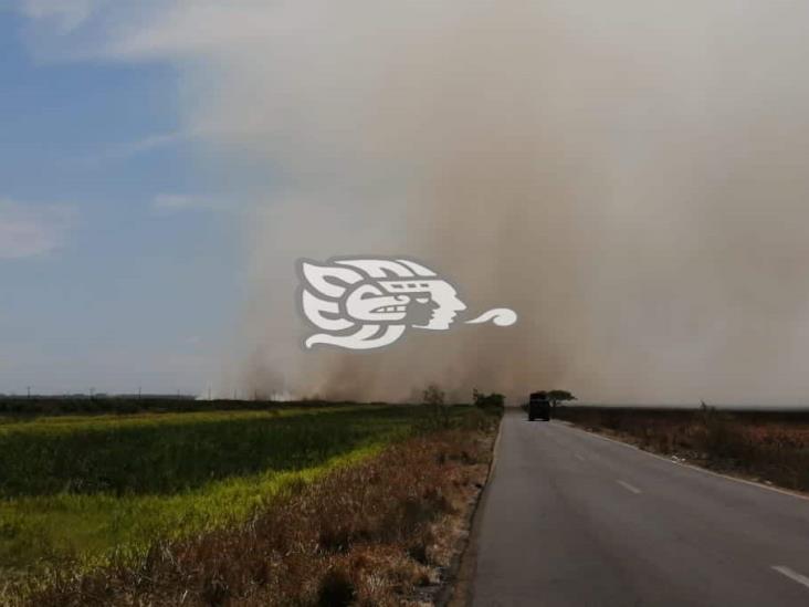 Alerta quema de pastizales cerca de Refinería; reabren carretera Las Matas