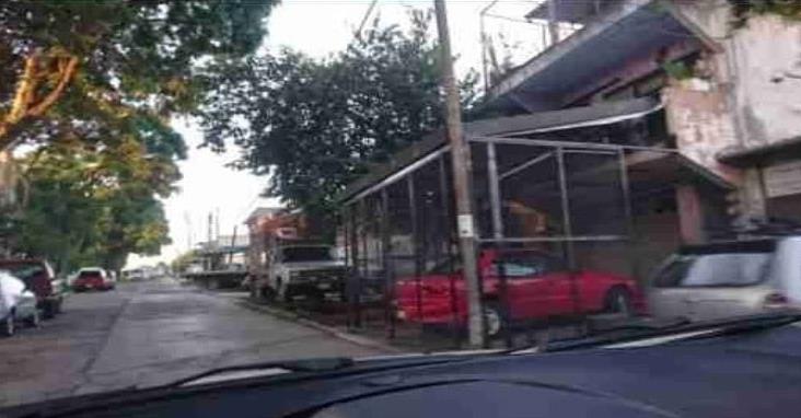 Se adueñan de banquetas de Xalapa para instalar su garaje