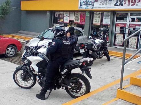 A punta de pistola asaltan OXXO de 20 Noviembre en Xalapa