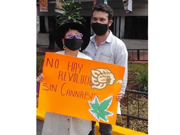 En Xalapa, marchan a favor de la legalización de la mariguana