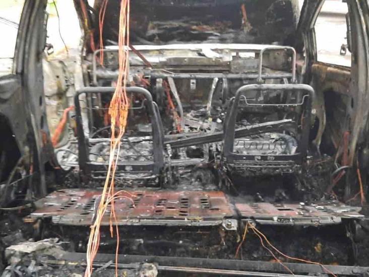 Se incendia camioneta particular en fraccionamiento Floresta
