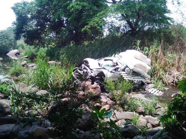 Tras caída de camioneta a un río, muere conductor en Carrillo Puerto