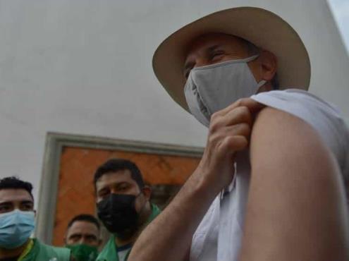 López-Gatell recibe vacuna contra COVID-19