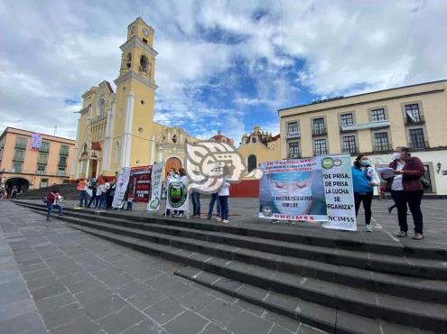 Se manifiestan jubilados del IMSS en Xalapa; piden su fondo de ahorro