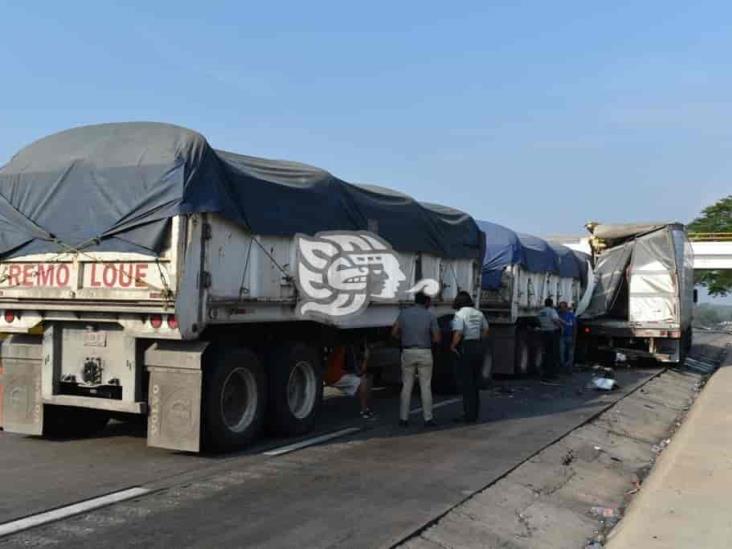 Un herido en choque sobre la autopista cerca de caseta Acayucan 