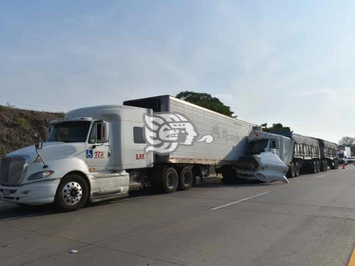 Un herido en choque sobre la autopista cerca de caseta Acayucan 