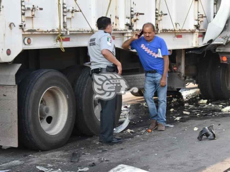 Un herido en choque sobre la autopista cerca de caseta Acayucan 