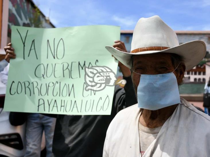 Denuncian ante la FGE al alcalde de Ayahualulco y familiares