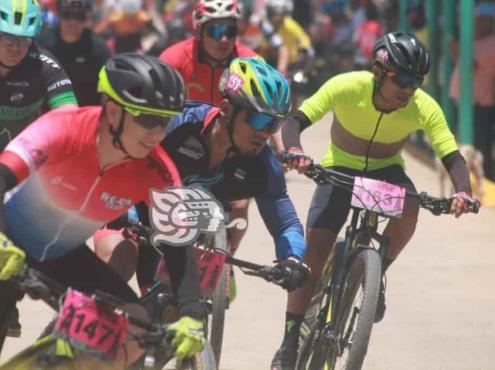 Ciclistas de StarsBike cumplen en el campeonato MTB Región Sur