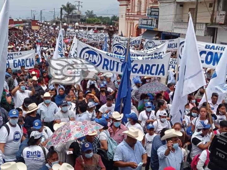 Ruth García Meza refrenda compromisos durante cierre de campaña en La Perla