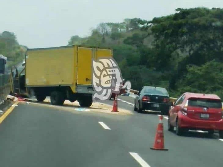 Choque en la autopista hacia la caseta de Acayucan; 3 lesionados