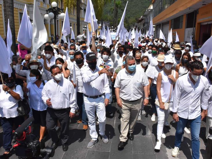 Candidatos punteros a alcaldía realizan caravanas en Orizaba