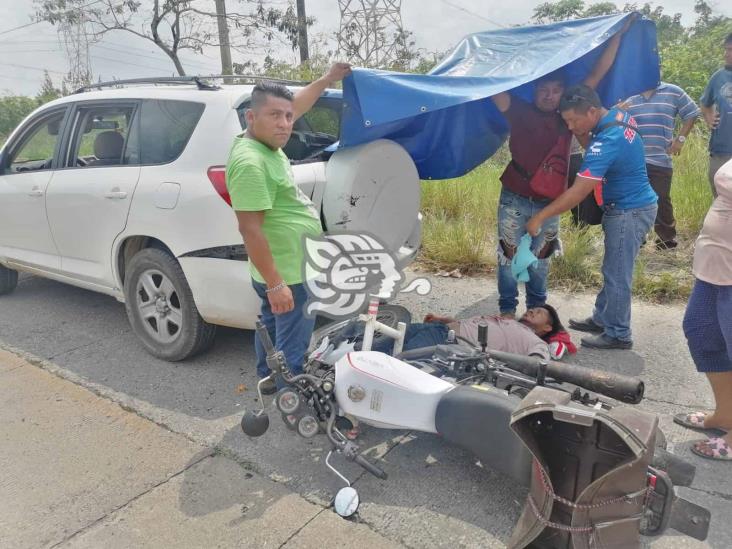 Motociclista lesionado al impactarse contra camioneta en Nanchital