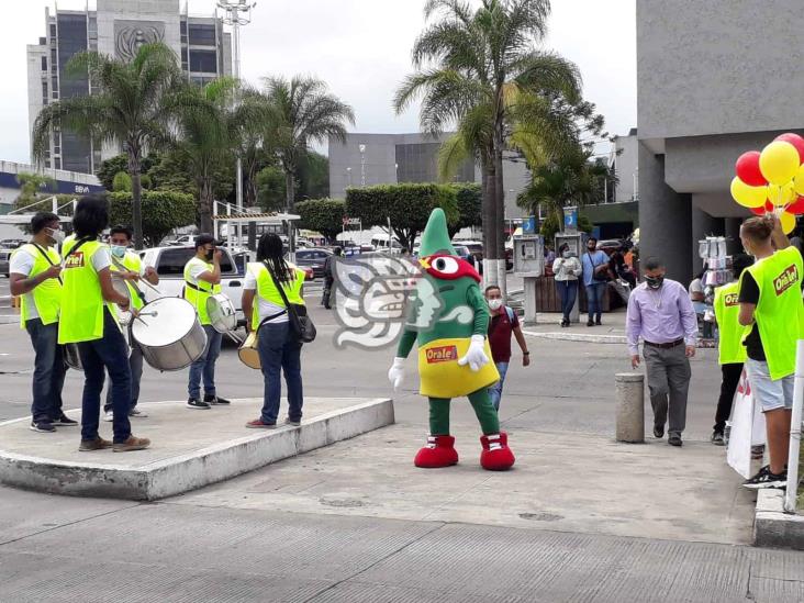 ¡Pone el ambiente! El Jalapito Vengador recorre las calles de Xalapa