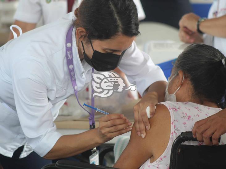 Acondicionan módulos de vacunación en Las Choapas
