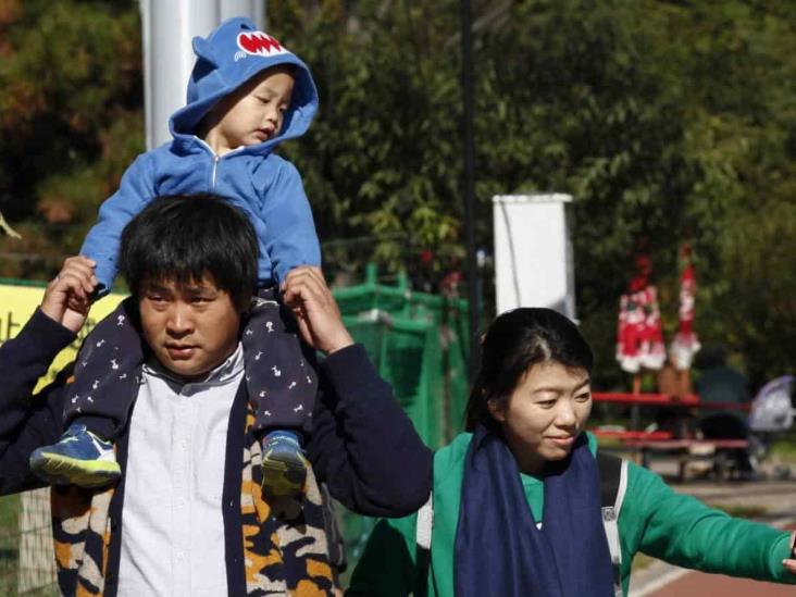 China autoriza hasta tres hijos por familia
