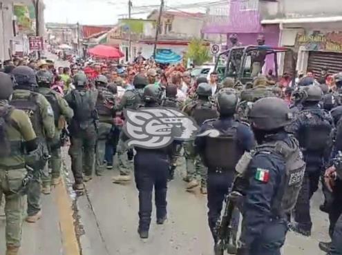 Con gases y golpes, desalojan a manifestantes de Fiscalía de Huatusco