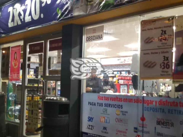 Valiente cliente frustra asalto en tienda de conveniencia