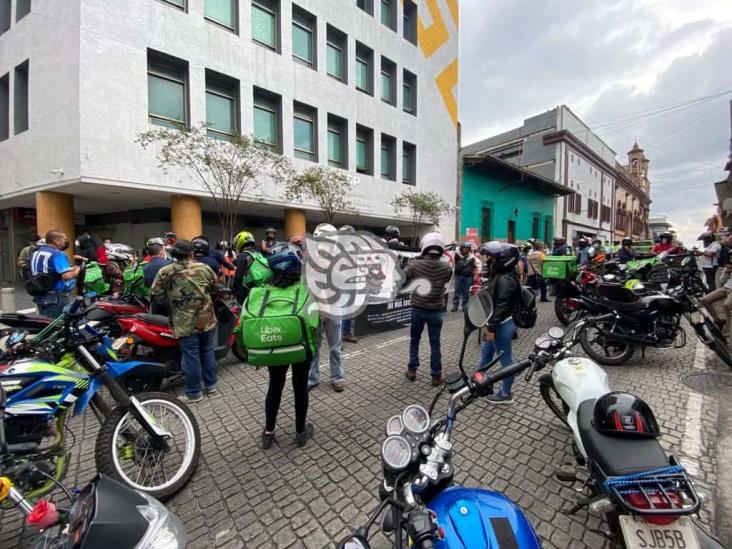 Motociclistas y repartidores de Xalapa denuncian abusos de SSP