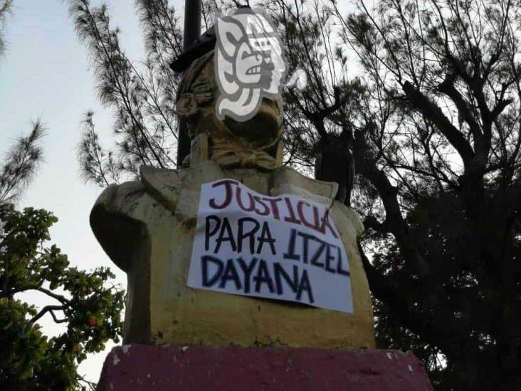 Feministas encienden velas y se pronuncian en memoria de Itzel Dayana