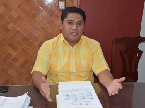 Alcalde electo de Atzacan, Mario Vargas Amador, recibe constancia de mayoría