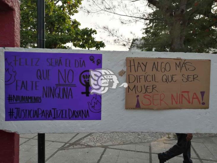 Feministas encienden velas y se pronuncian en memoria de Itzel Dayana