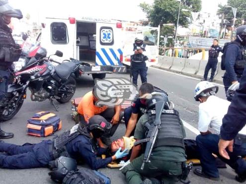 Malherida, mujer tras derrapar en avenida de Xalapa
