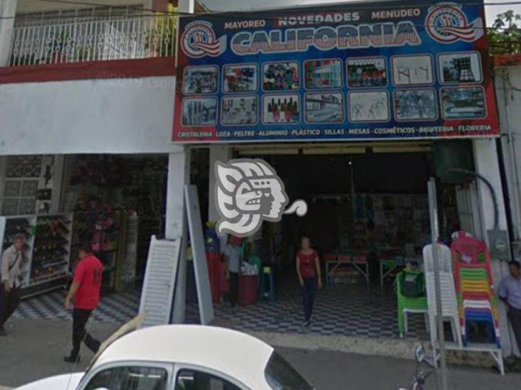 Ladrón hace de las suyas en tienda de novedades en Acayucan