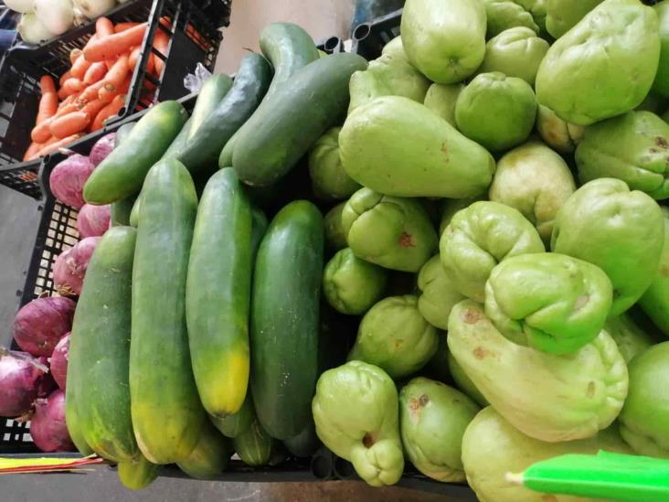Mango y tamarindo fruta de temporada escasa en mercado