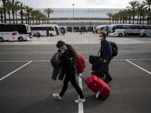 España exige prueba covid solo a visitantes desde 12 años