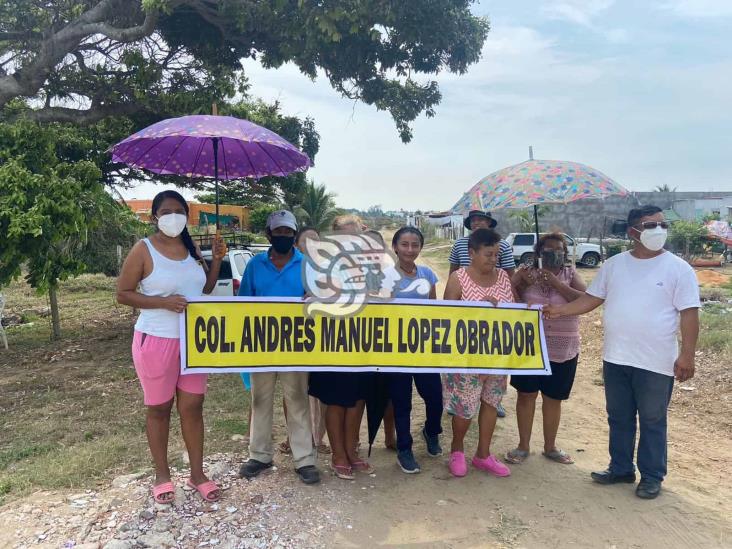 Claman servicios públicos en colonia AMLO de Coatzacoalcos