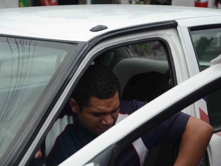 Taxista se estrella con vehículo particular en calles de Veracruz