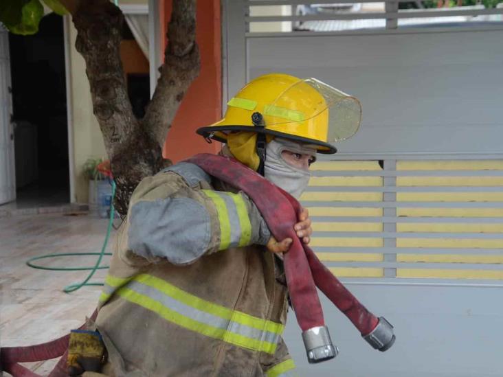 Se registra incendio al interior de vivienda en Boca del Río