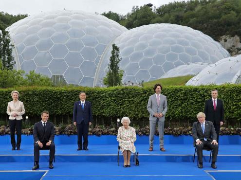 Reúne reina Isabel a miembros del G7