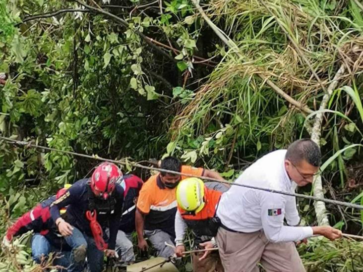 Tras aplicarse vacuna vs covid, familia sufre accidente en Zongolica; hay un muerto