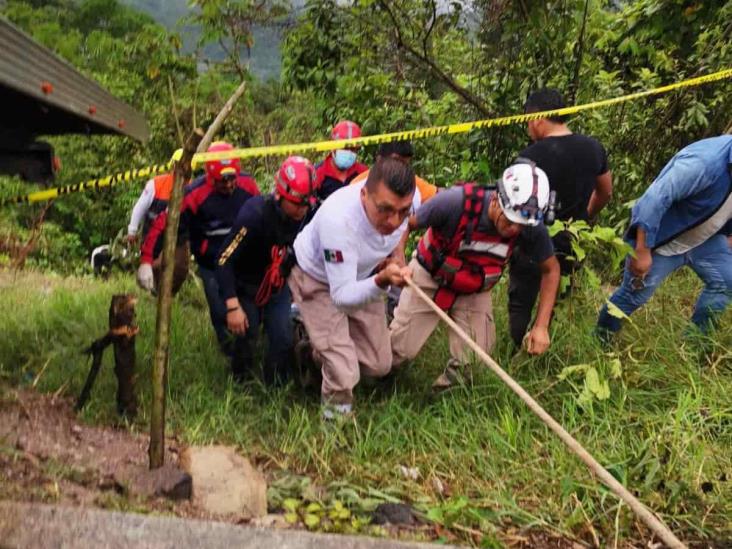 Tras aplicarse vacuna vs covid, familia sufre accidente en Zongolica; hay un muerto