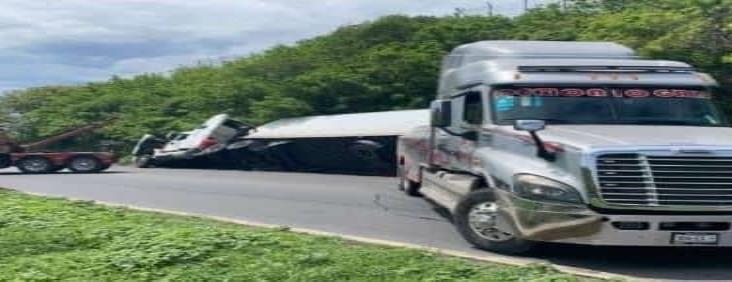 Se registra fuerte percance en carretera federal 140 Veracruz-Xalapa