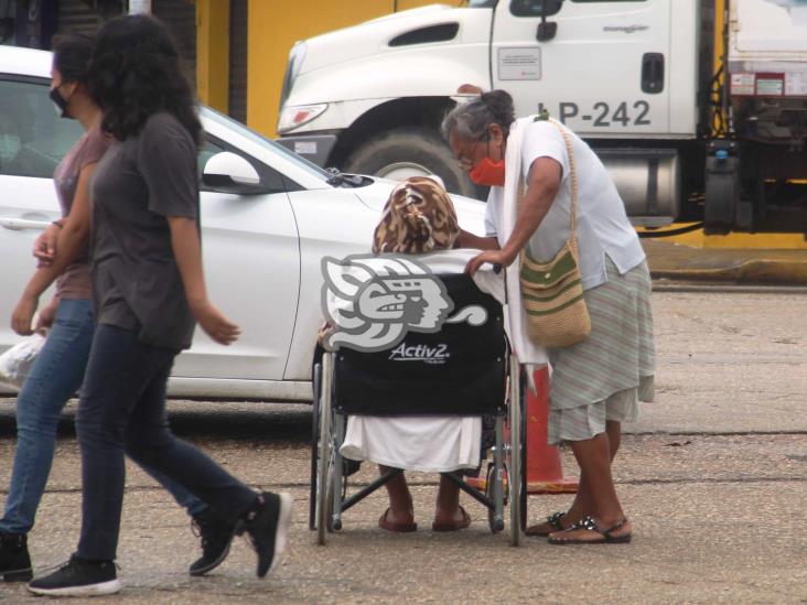 Inclemencias del tiempo no impidió que acudieran a vacunarse