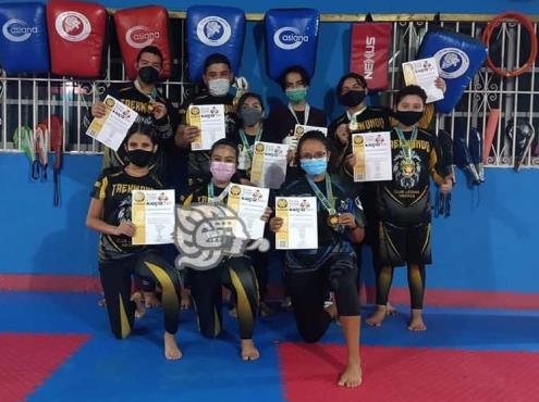 Taekwondoínes del Naranjito recibieron reconocimientos