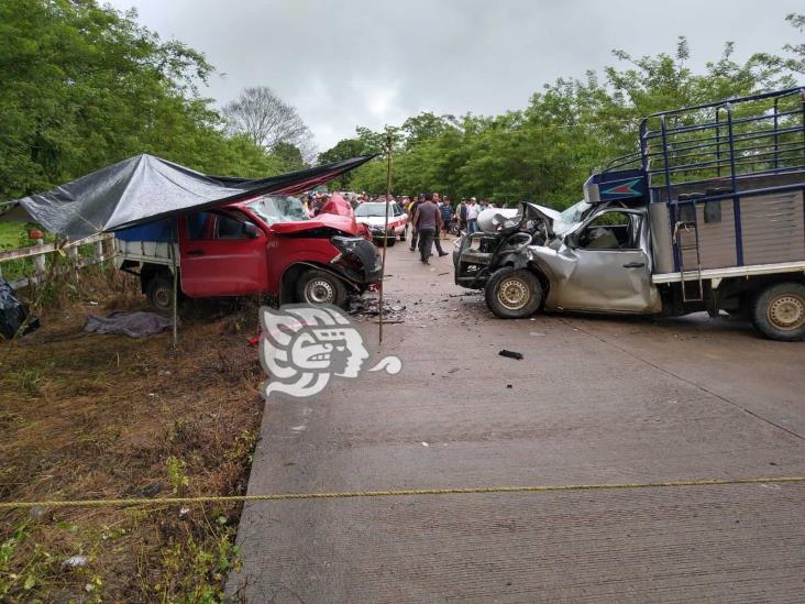 Mueren comerciantes en trágico choque en Uxpanapa