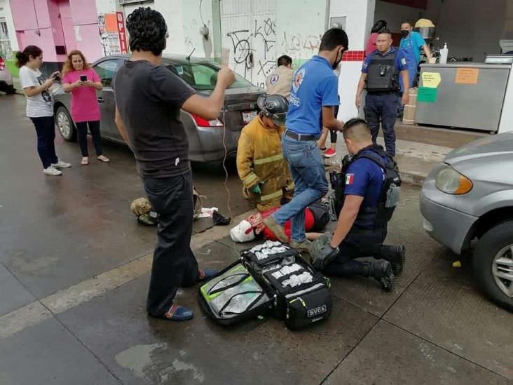 4 heridos tras desplome de un alero en calle céntrica de Coatepec