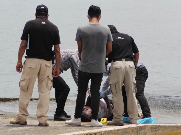 Hallan hombre sin vida cerca del muelle en Puerto de Veracruz